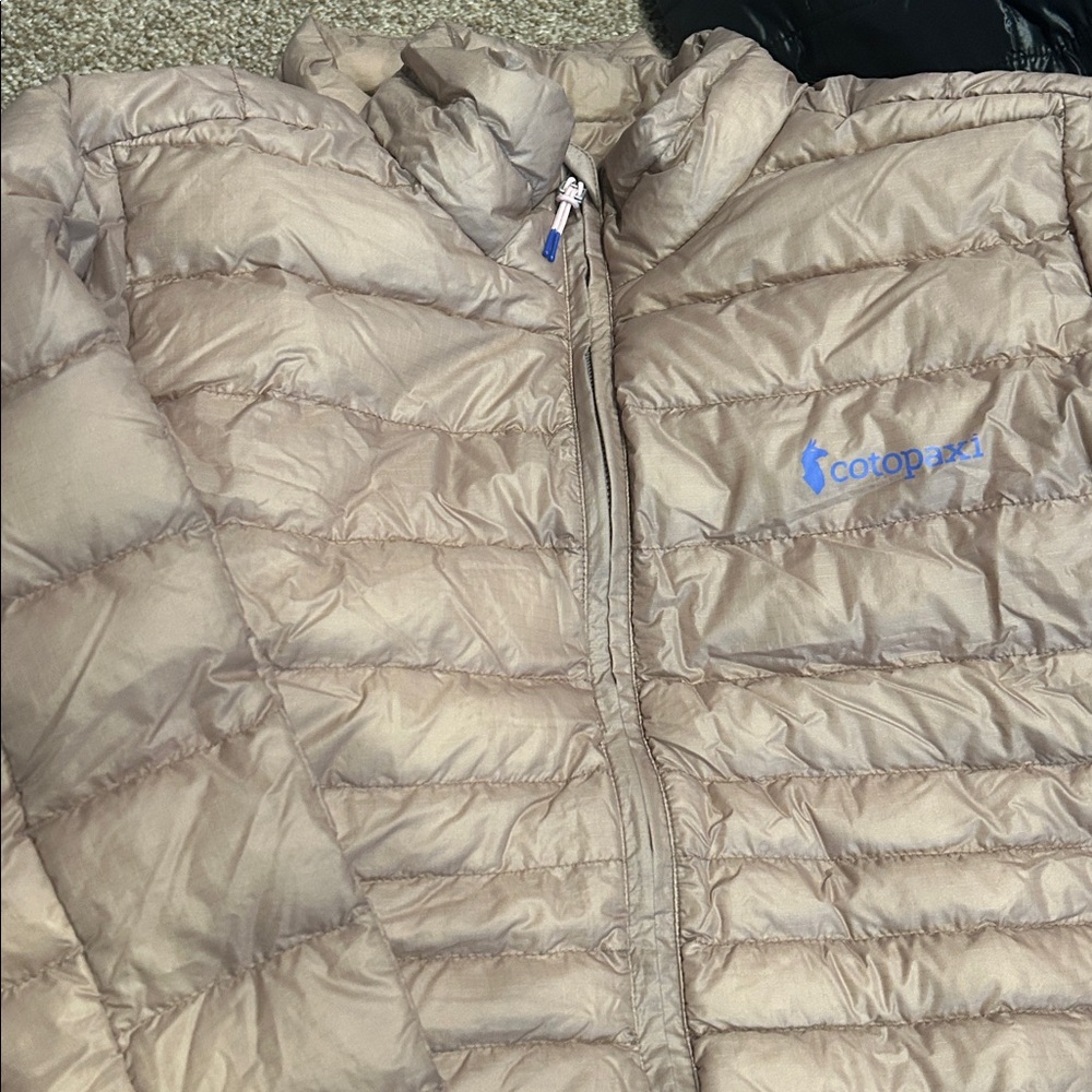 Cotopaxi Beige Puffer Jacket with Blue Details - Picture 4 of 4